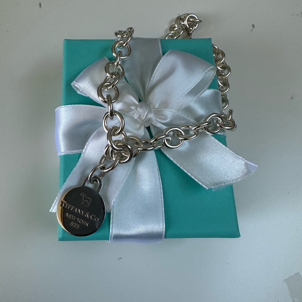 T&Co 925 Silver Circle Round Tag Toggle Necklace.